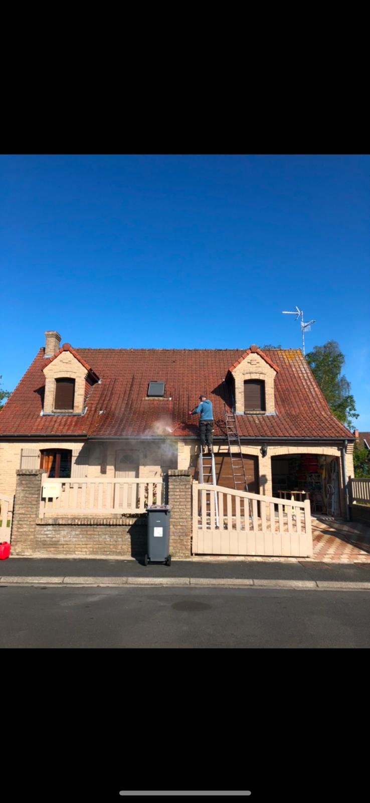 Nettoyage et traitement anti-mousse de toiture - Photo 3